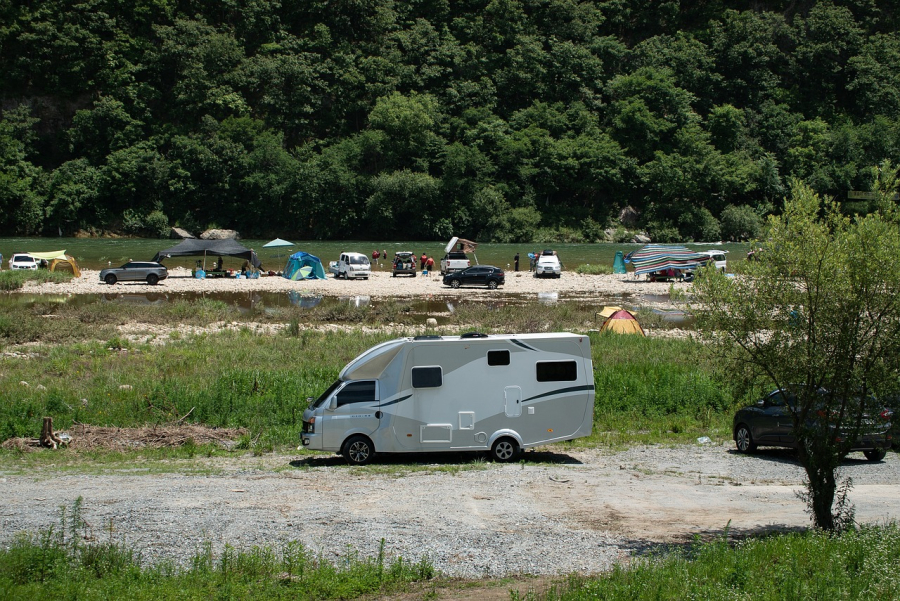 Les Meilleurs Emplacements pour Camping-Car près du Puy du Fou: Guide Ultime pour un Séjour Mémorable