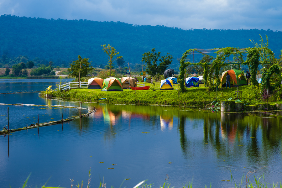 tente camping Dordogne bord riviere